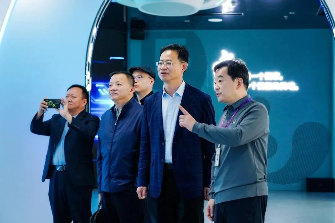2024120602 国家广电总局发展研究中心一行赴球盟会励丰文化调研指导